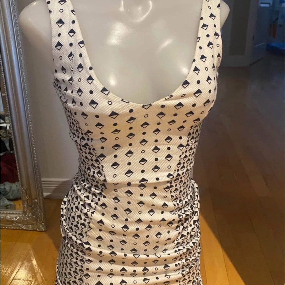 French Connection FUKC Sleeveless White Geometric Print Bodycon Dress